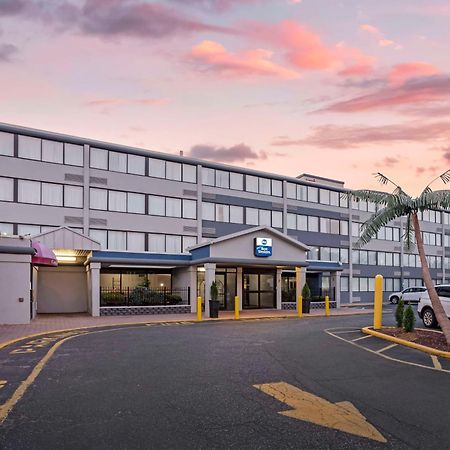 Best Western Rutgers University Hotel East Brunswick Dış mekan fotoğraf
