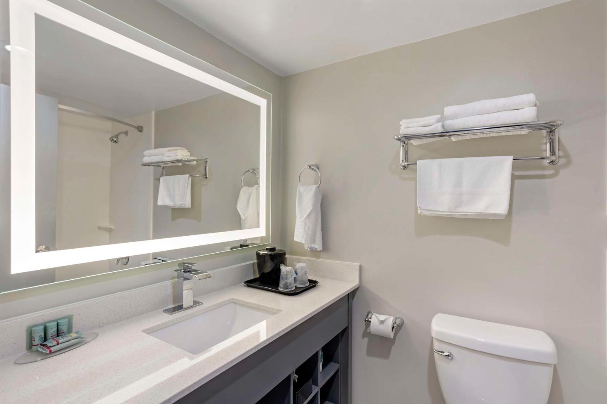 Best Western Rutgers University Hotel East Brunswick Dış mekan fotoğraf