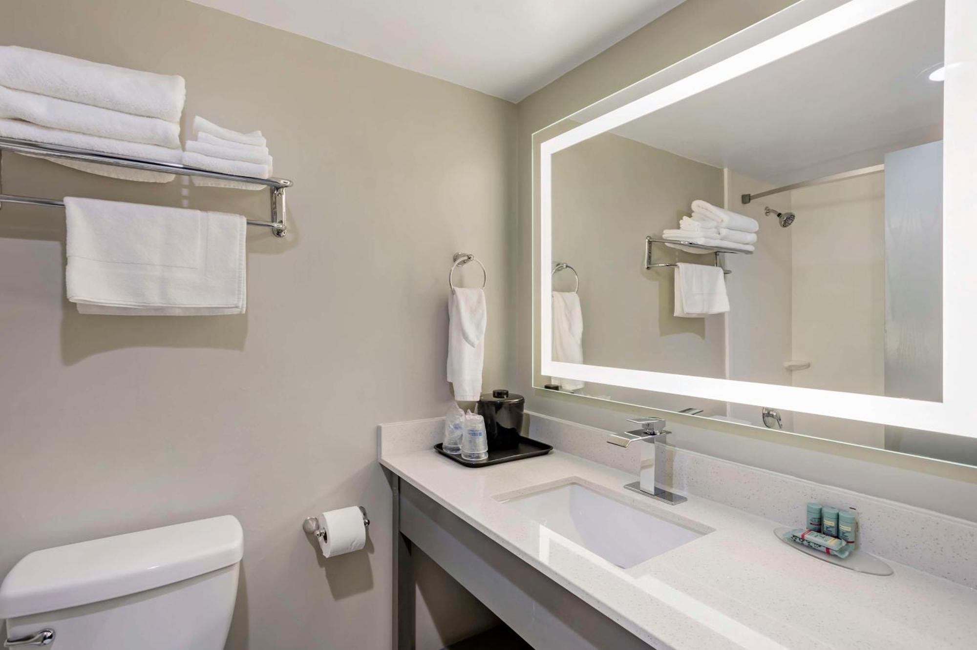 Best Western Rutgers University Hotel East Brunswick Dış mekan fotoğraf
