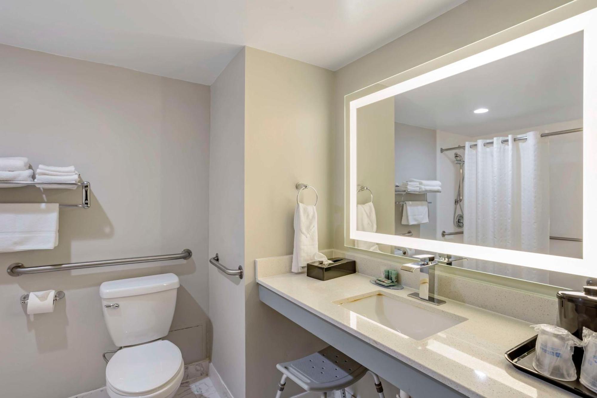 Best Western Rutgers University Hotel East Brunswick Dış mekan fotoğraf