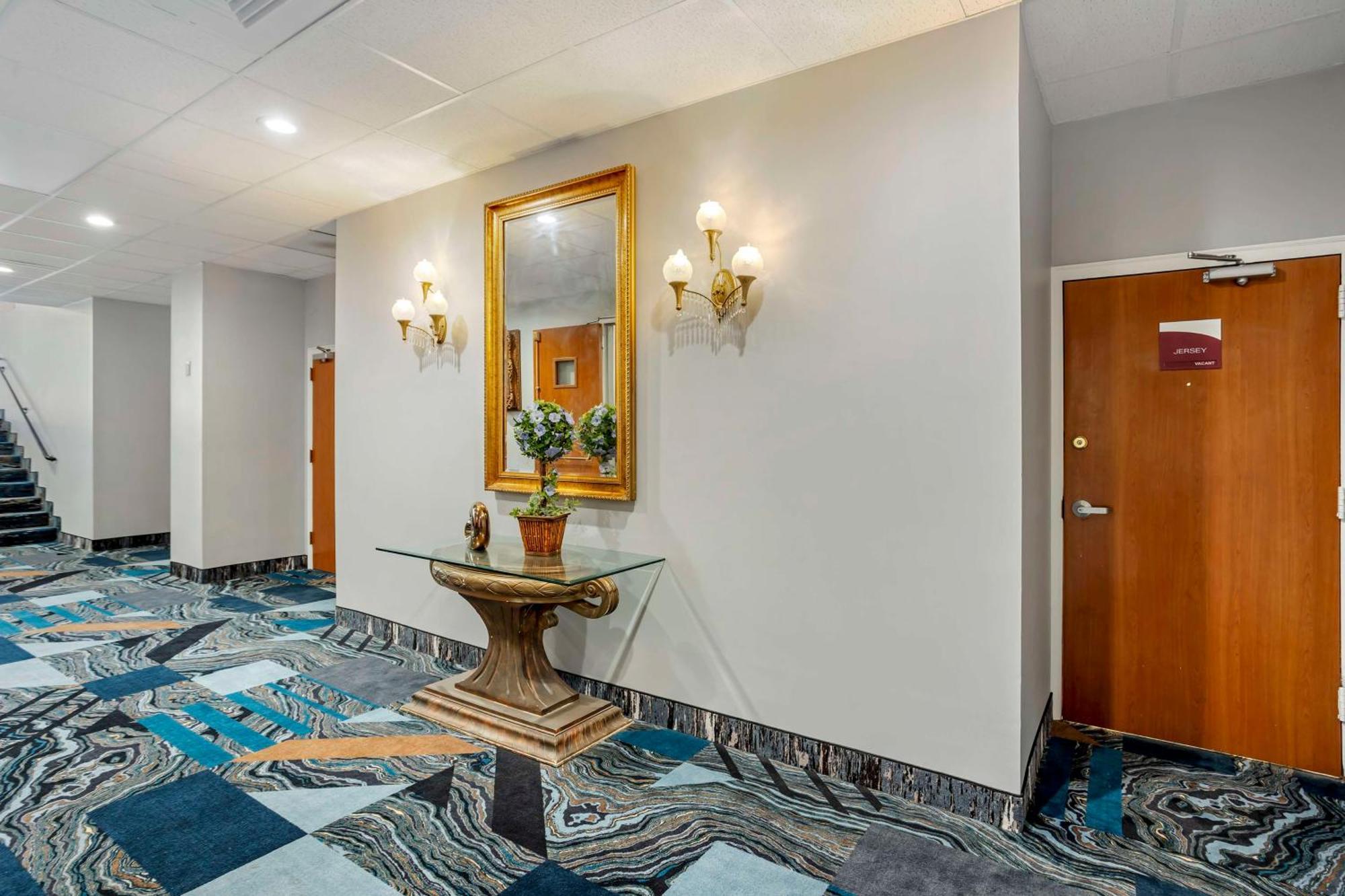 Best Western Rutgers University Hotel East Brunswick Dış mekan fotoğraf