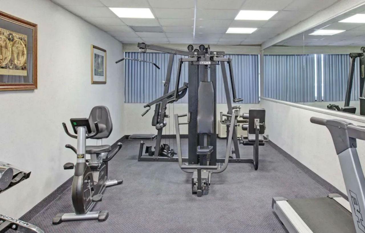 Best Western Rutgers University Hotel East Brunswick Dış mekan fotoğraf